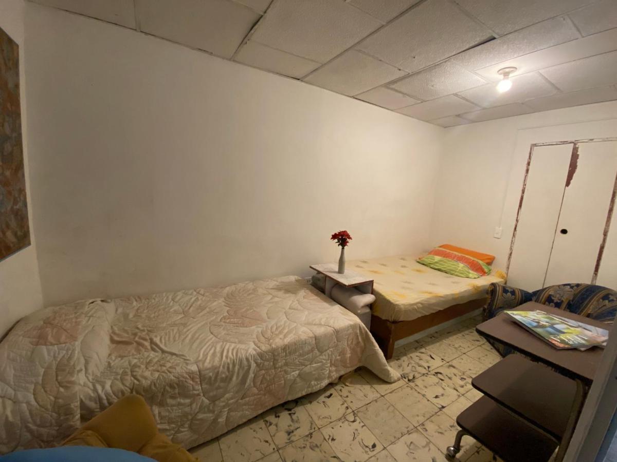 Hostal Casa Las Tias Medellín Exteriör bild